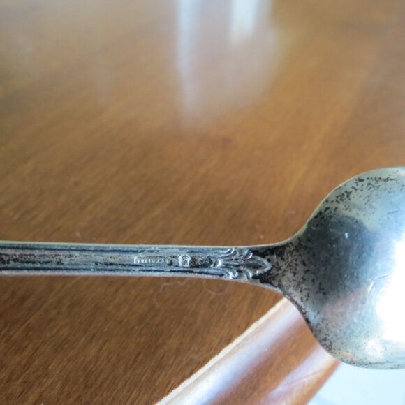 Chantelaine (1894) by Lunt Silver Teaspoon Sterling "Arthur 1895" In Bowl - Picture 6 of 9